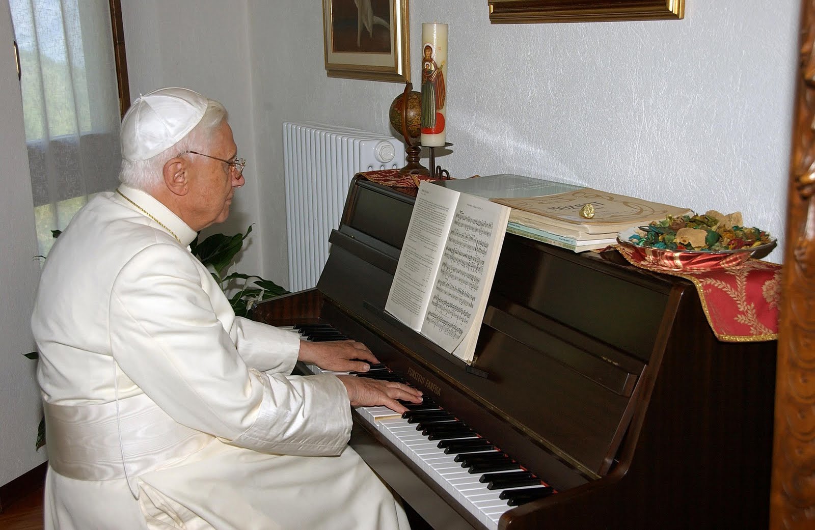 Resultado de imagen para el piano de benedicto XVI
